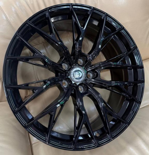 Диск IWheel IVF-3243 8x18 5*114,3 Et:35 Dia:73,1 B